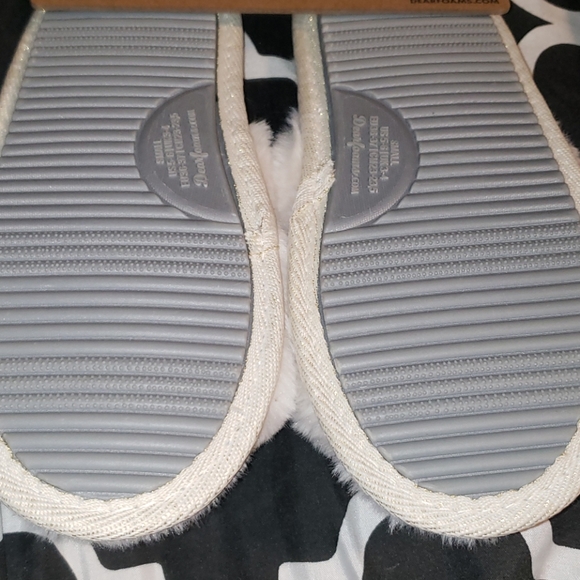 Ladies Slippers - Picture 2 of 6